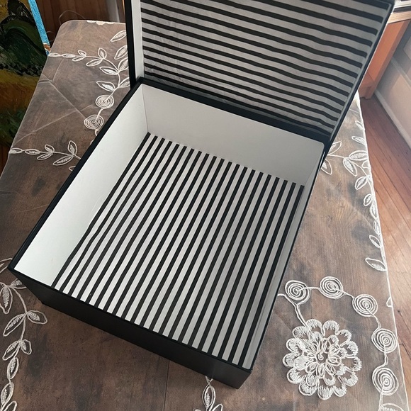 Chanel 11 x 13 black designer box. - Picture 4 of 10